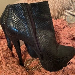 Steve Madden | Viral | Sz 8 | Booties